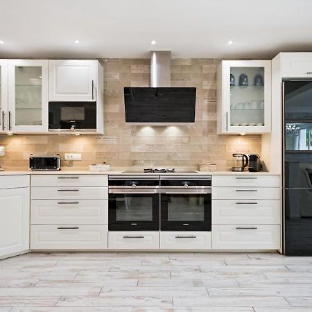 Sitges Spaces Mediterranean Apartments 4 Bedroom, 4 Bathroom, Huge Terrace, Jacuzzi- Sleeps 9 Exteriör bild