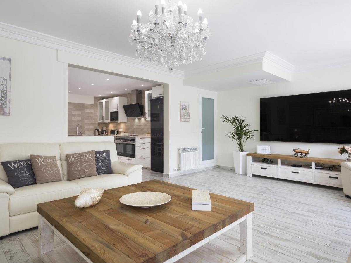 Sitges Spaces Mediterranean Apartments 4 Bedroom, 4 Bathroom, Huge Terrace, Jacuzzi- Sleeps 9 Exteriör bild