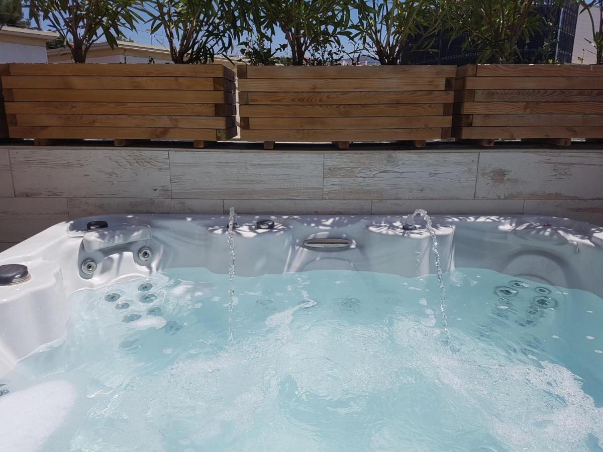 Sitges Spaces Mediterranean Apartments 4 Bedroom, 4 Bathroom, Huge Terrace, Jacuzzi- Sleeps 9 Exteriör bild