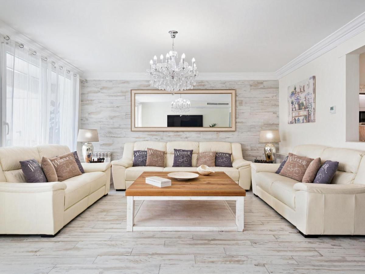 Sitges Spaces Mediterranean Apartments 4 Bedroom, 4 Bathroom, Huge Terrace, Jacuzzi- Sleeps 9 Exteriör bild